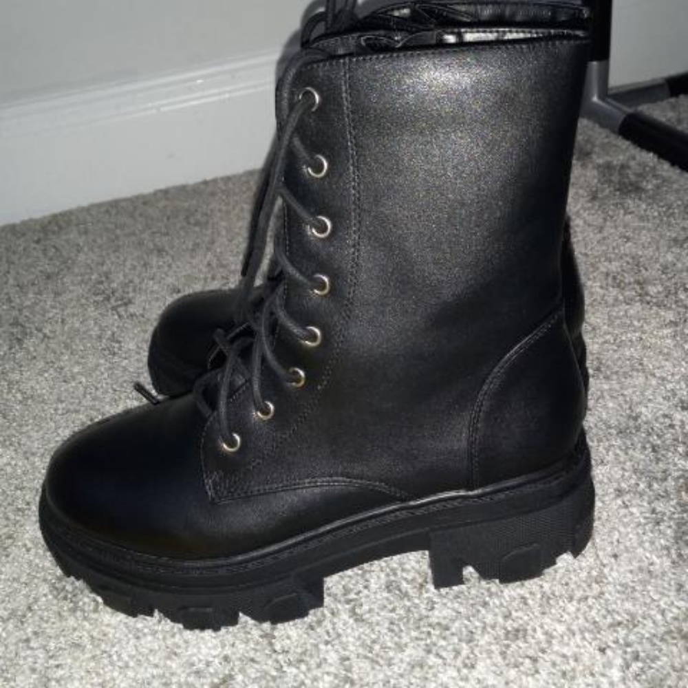 Women's Size 8 Black Combat Boots LIKE NEW!!!